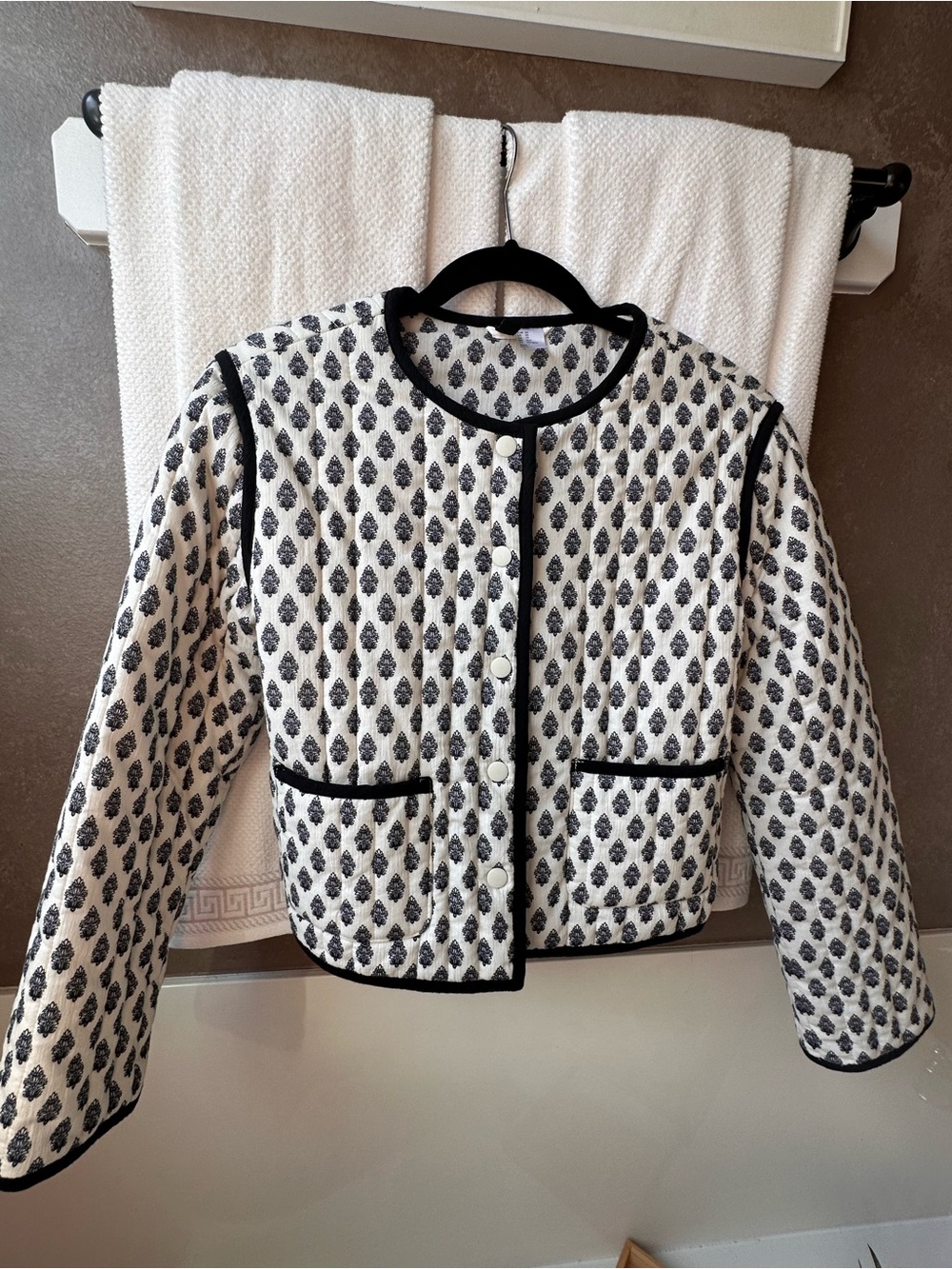 H&M Cream Quilted Blazer with Black Trim - Picture 2 of 7